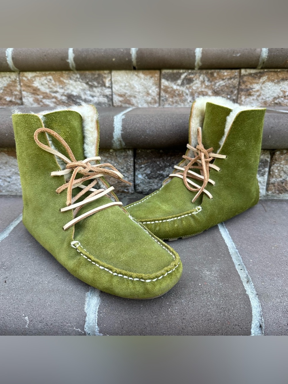 Banana Republic Olive Green Suede Fur Lined Moccasin Style Ankle Boots Size 7.5